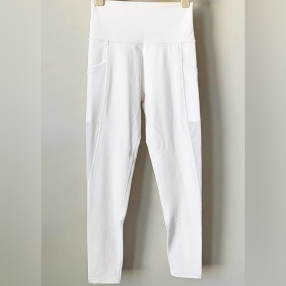 Offline by Aerie NWOT White Leggings with Mesh Pockets Size Medium - Picture 2 of 5